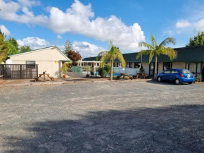Pinelodge, Opua
